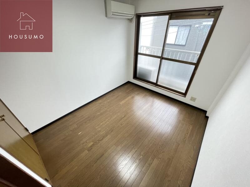 物件内観写真16　(こちらのリビングで趣味の時間をお楽しみください)