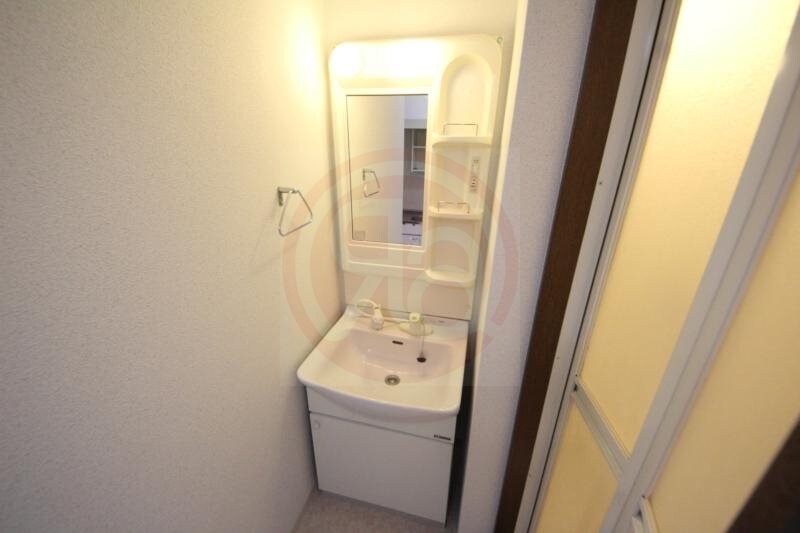 物件内観写真19　(朝の支度にも助かる、独立の洗髪洗面化粧台)