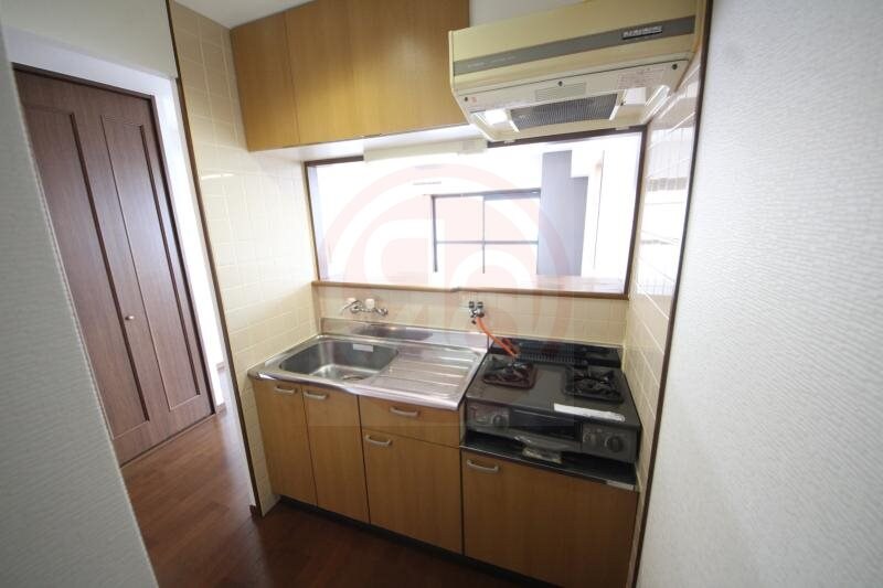 物件内観写真7　(コンパクトなキッチンで掃除もラクラク)