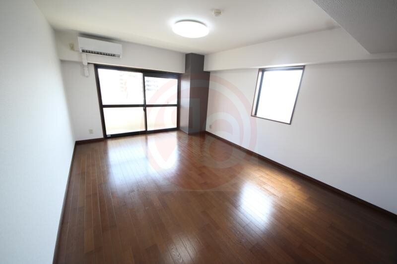 物件内観写真12　(開放的な寝室です)