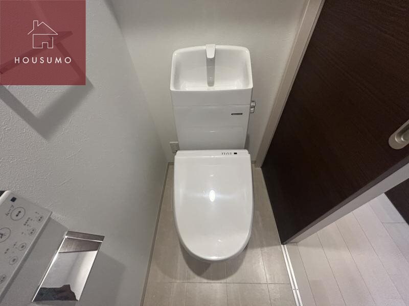 物件内観写真8　(落ち着いた色調のトイレです)