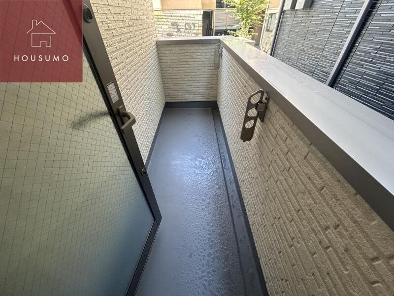 物件内観写真12　(バルコニーからの眺めを楽しみながら食事をしませんか)