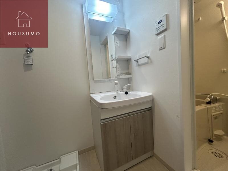 物件内観写真19　(独立洗面台あり、毎朝おしゃれに忙しい女性の方におすすめです)