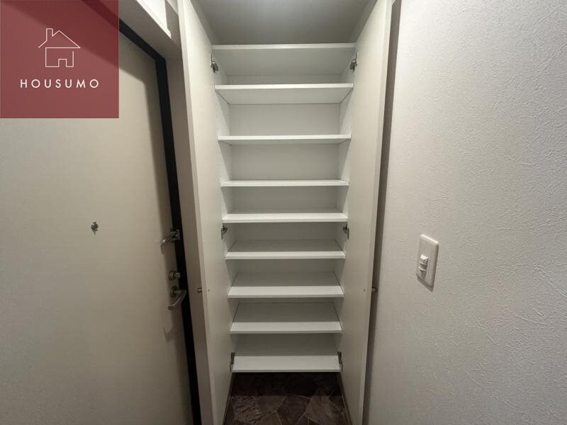 物件内観写真20　(収納豊富です)