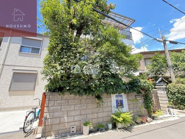 外観(落ち着いた色調の寝室です)