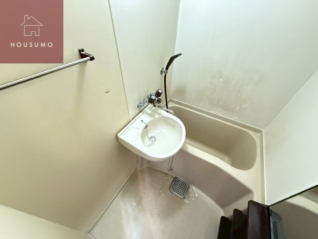 物件内観写真6　(大きなスペースがあり、収納には困りません)