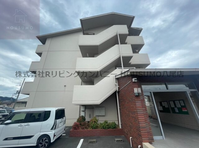 物件外観写真3　(落ち着いた雰囲気の外観です)