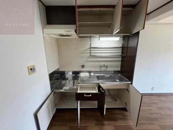 物件内観写真17　(コンパクトなキッチンで掃除もラクラク)