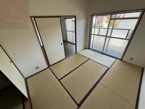 物件内観写真21　(畳の上でゆっくりとくつろげる和室です)