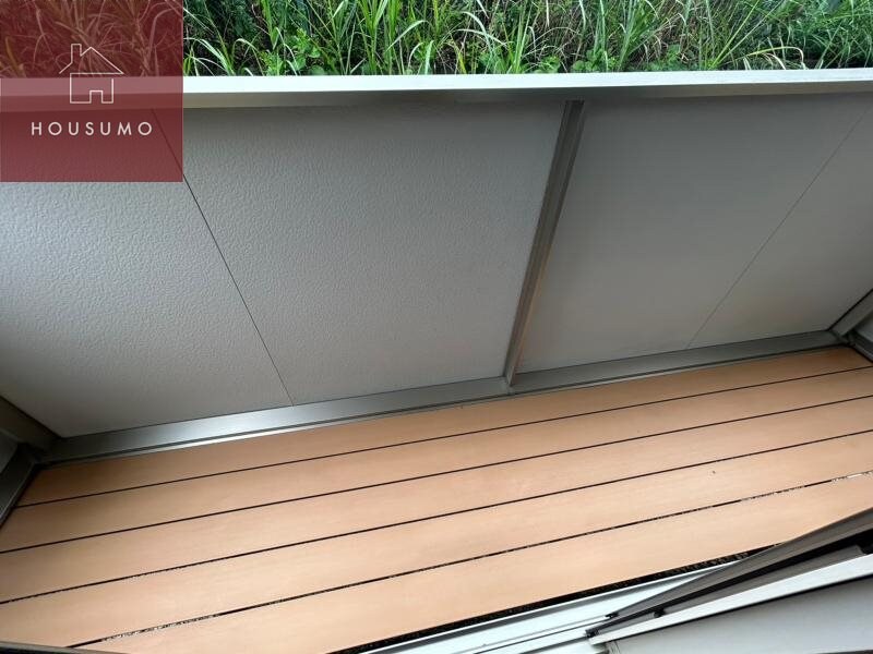 物件内観写真13　(外からの目が気にならないバルコニーで洗濯物が干せます)