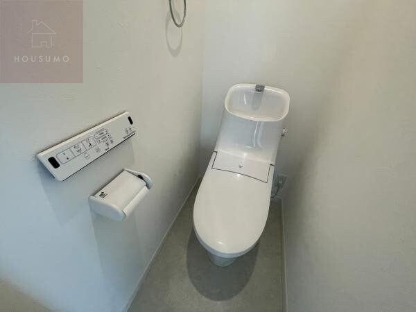 物件内観写真8　(落ち着いた色調のトイレです)