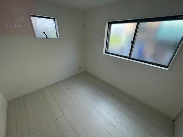 寝室(落ち着いて過ごせるお部屋なので、寝室にいかがでしょうか)