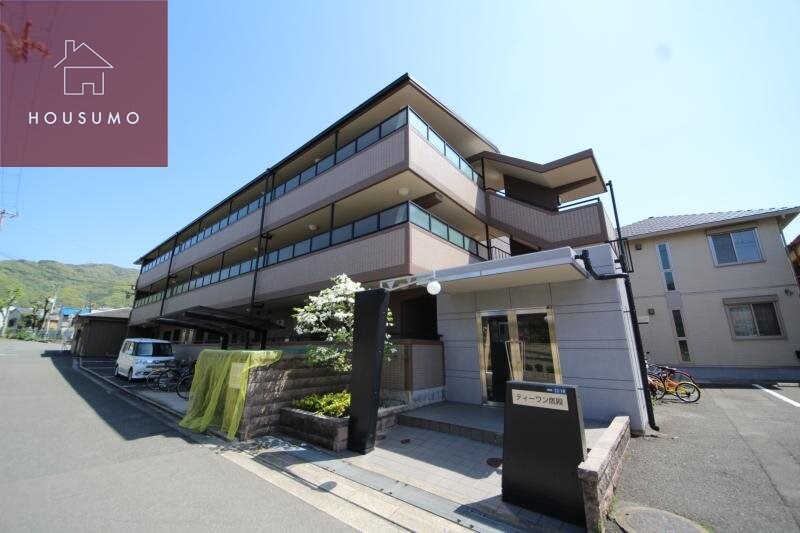 物件外観写真1　(外観は落ち着いています)