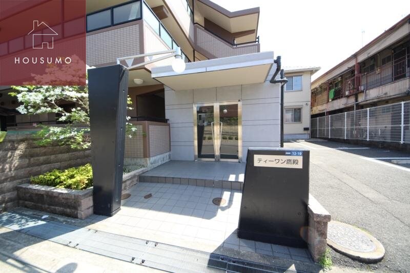 物件外観写真3　(清潔なエントランスです)