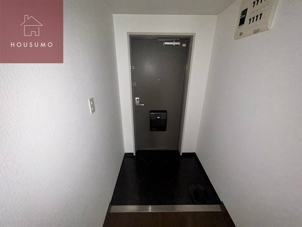 物件内観写真10　(明るい玄関です)