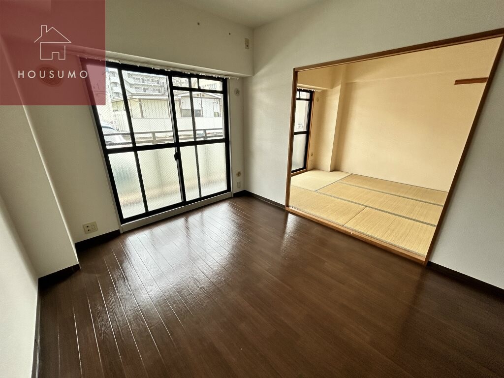 物件内観写真16　(おしゃれな居間です)