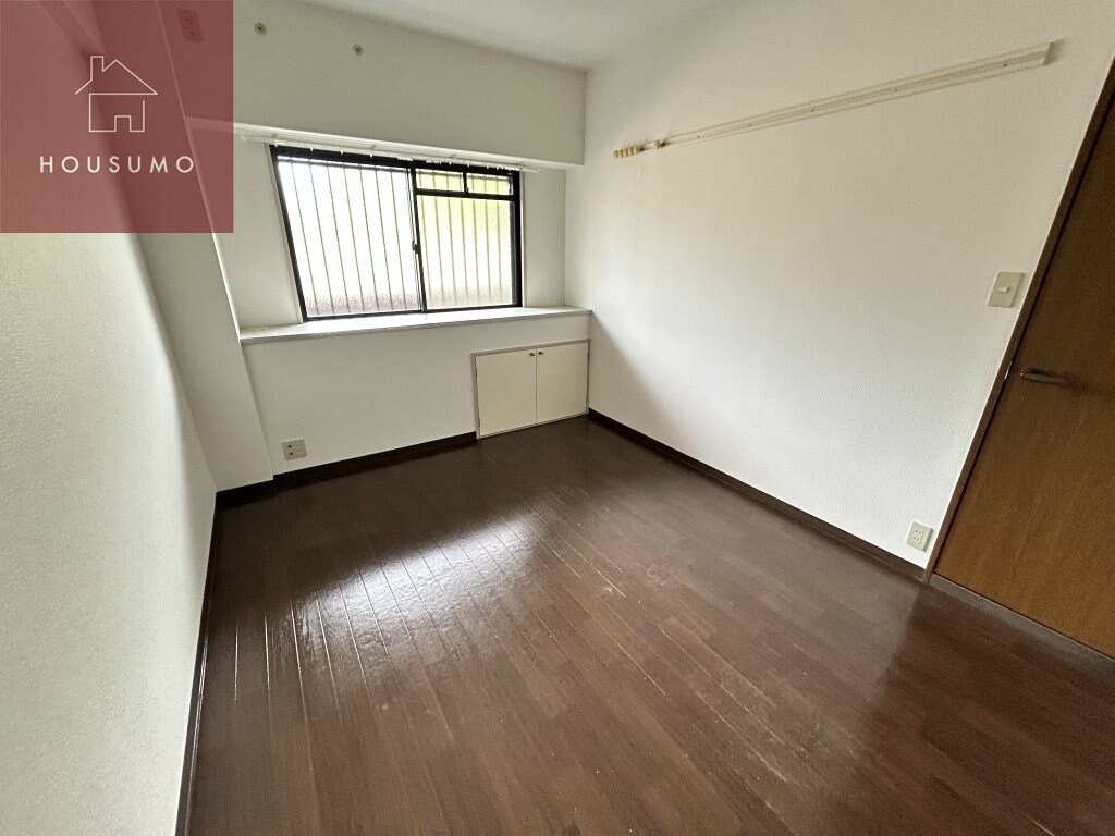 物件内観写真23　(落ち着いた色調の洋室です)