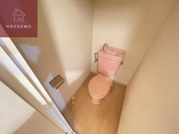 トイレ(落ち着いた色調のトイレです)