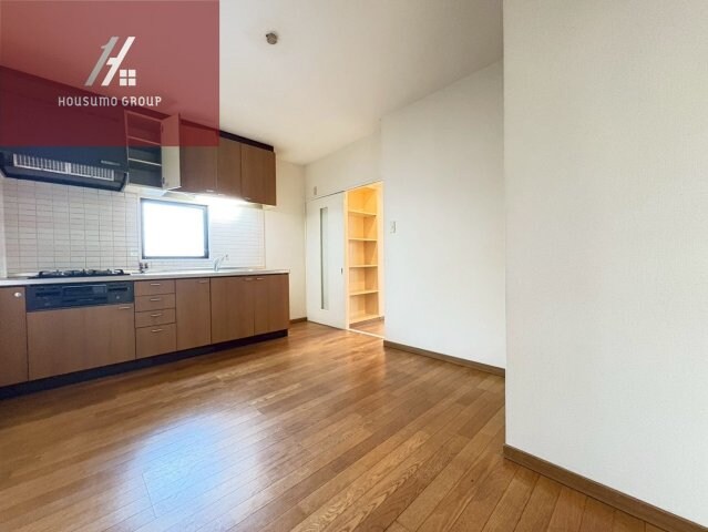 物件内観写真4　(ゆったり過ごせる居間です)