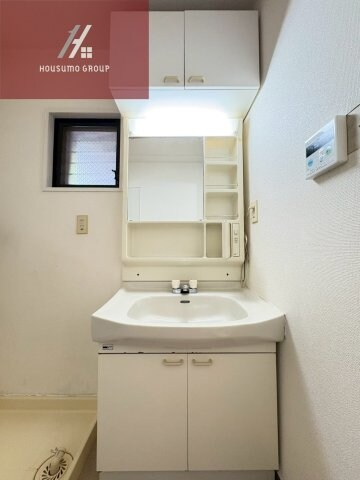 物件内観写真7　(ゆったりとスペースのある洗面所)