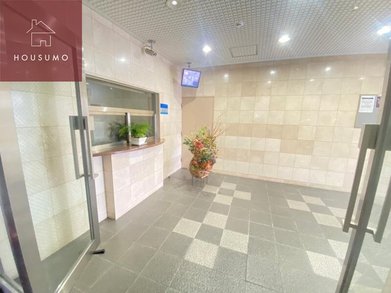 物件外観写真2　(落ち着いたエントランスです)