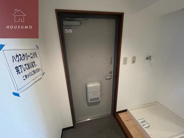 玄関(同施工会社・同型モデルの室内です。（参考写真・イメージ写真）)