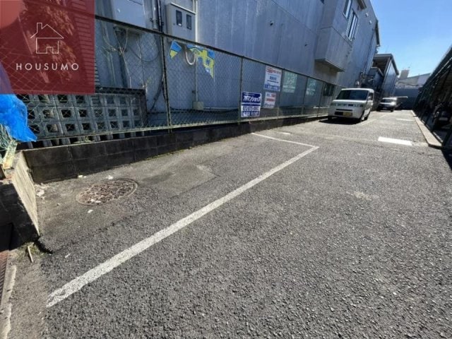 物件外観写真2　(駐車場完備です)