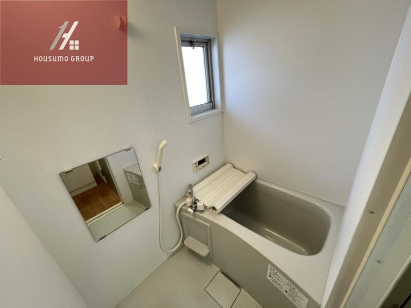 物件内観写真9　(日々の疲れを癒すお風呂付です)