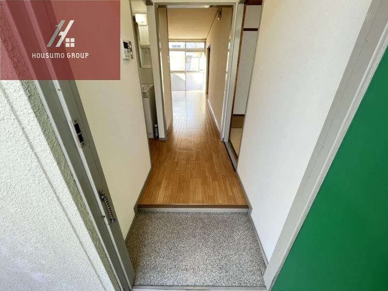 物件内観写真11　(明るい玄関です)