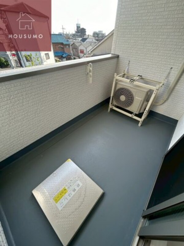 バルコニー(開放的で明るい空間を演出してくれるバルコニーです)