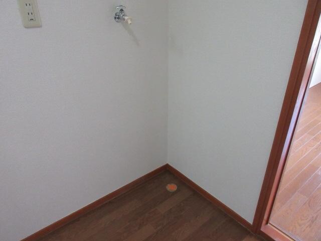 物件内観写真13　(洗濯機置場)