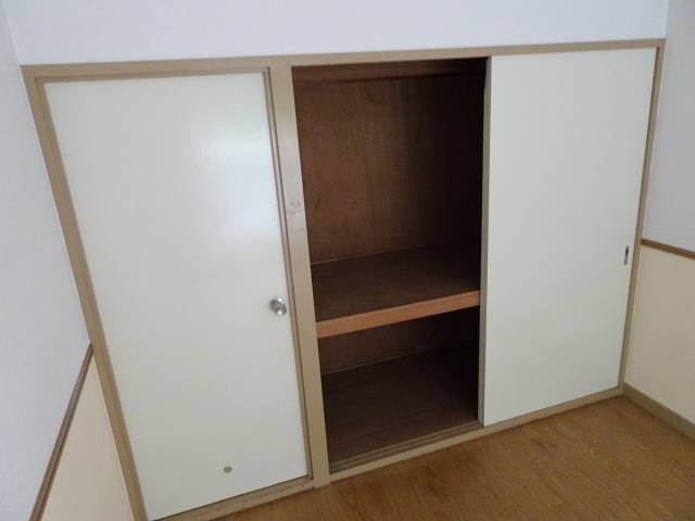 物件内観写真13　(押入)