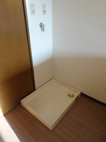 物件内観写真11　(洗濯機置場)