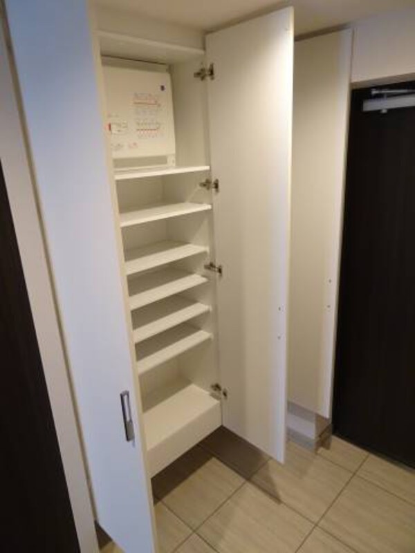 玄関(シューズBOX)
