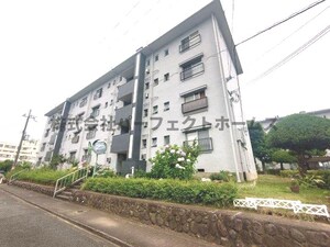 香里ケ丘住宅十号棟外観写真