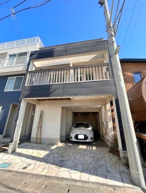 BLUE HOUSE AKIYA