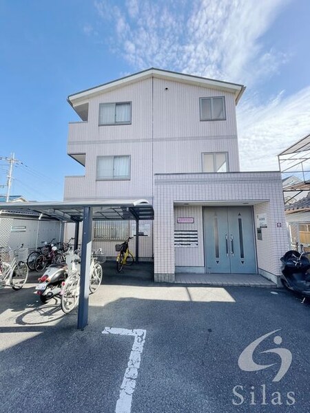 エストレノ外観写真
