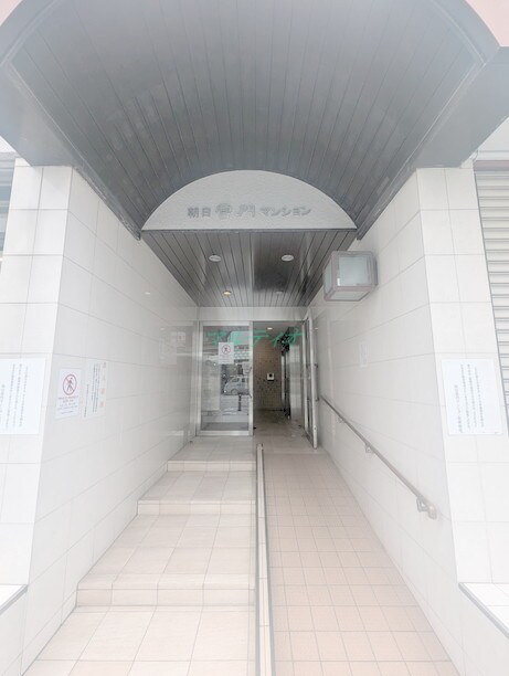 物件外観写真2　(エントランス)