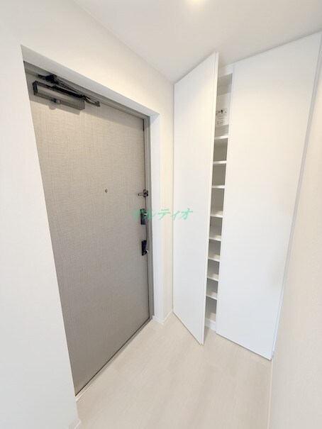 物件内観写真10　(玄関)