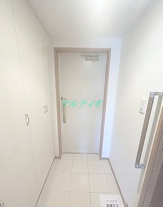 物件内観写真9　(玄関)