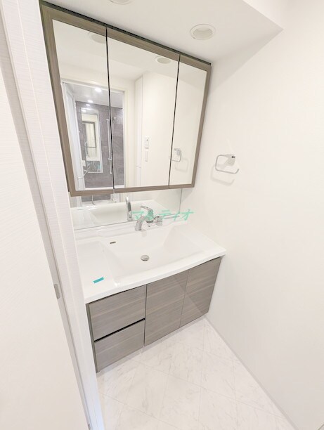 物件内観写真8　(洗面台)