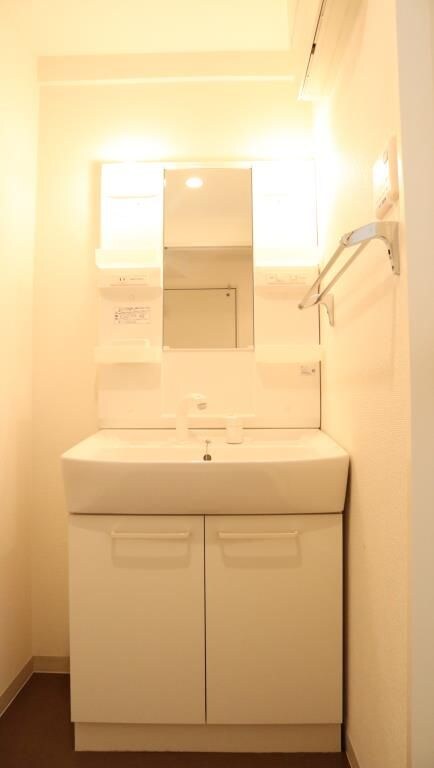 物件内観写真4　(洗面台)