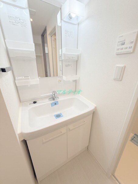 物件内観写真6　(洗面台)
