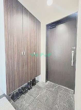 物件内観写真10　(玄関)