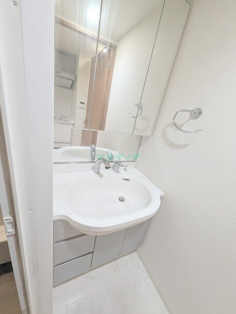 物件内観写真8　(洗面台)