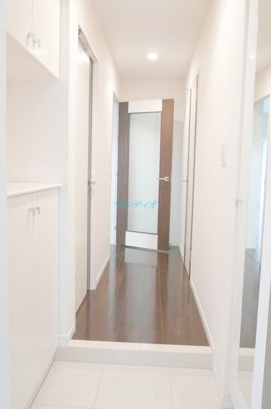 物件内観写真5　(玄関)