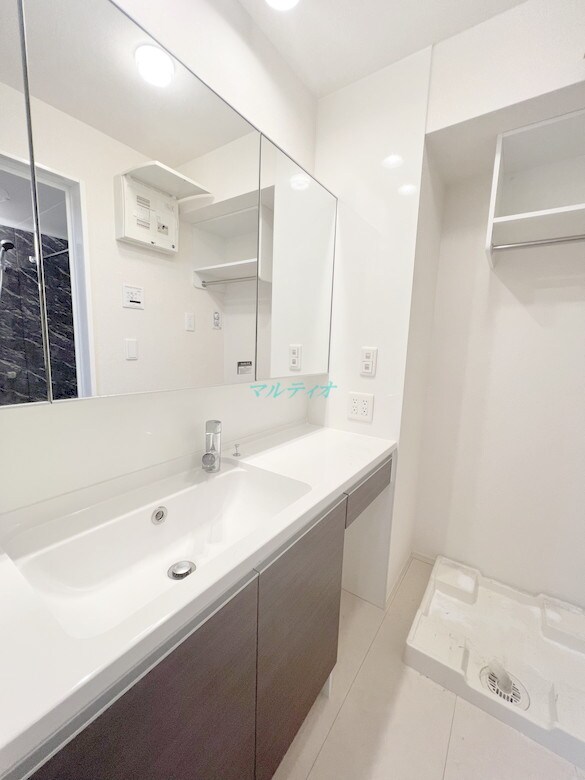 物件内観写真3　(洗面台)