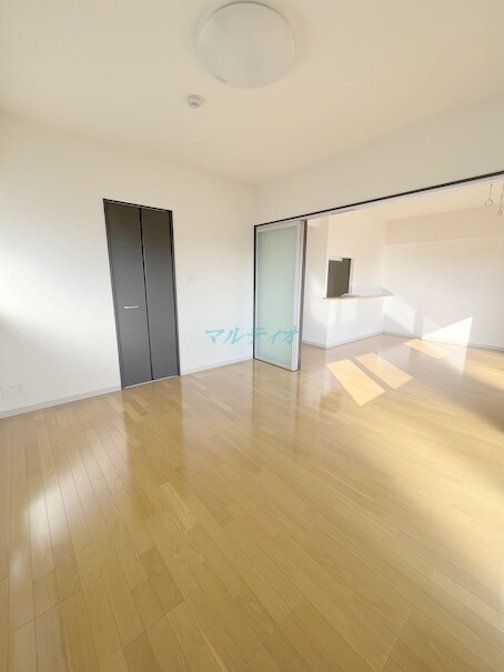 物件内観写真4　(洋室)