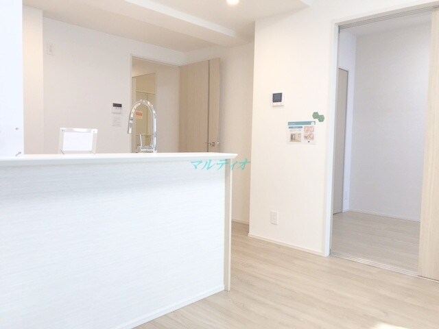 物件内観写真6　(リビング)