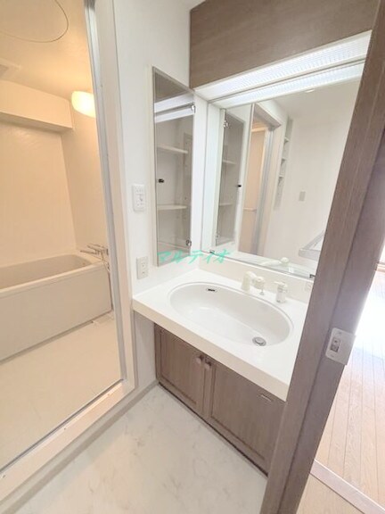 物件内観写真5　(洗面台洗面台)